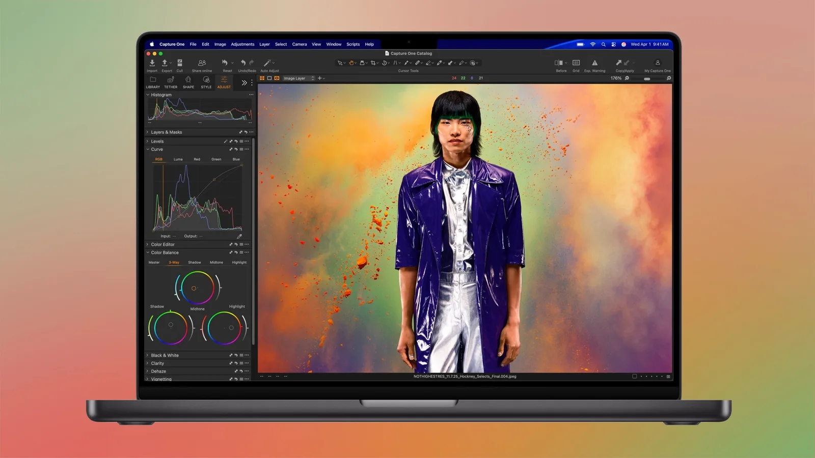 Vuoden 2026 MacBook Pro -kannettava tuotekuvassa