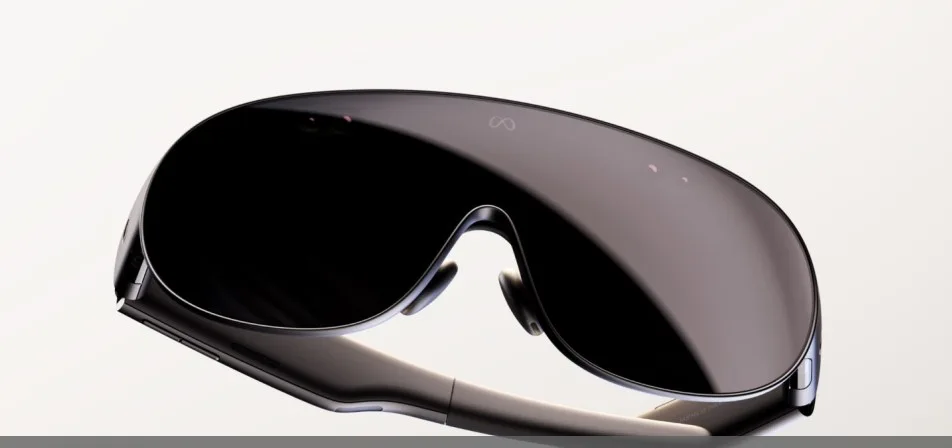 Meta VR Glasses bredvid kamerafria smarta glasögon av typen Ray-Ban Meta Audio