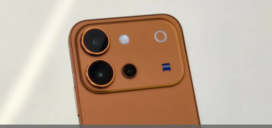 vivo V80 Sunrise Anthem smartphone showing its display and ZEISS rear camera system