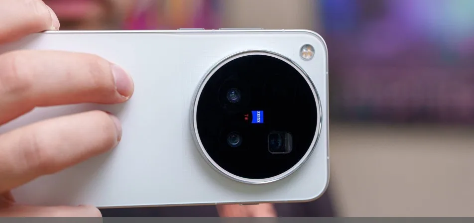 vivo X500 Pro Max-telefon, butikskartong och kameratillbehör från Creator Kit
