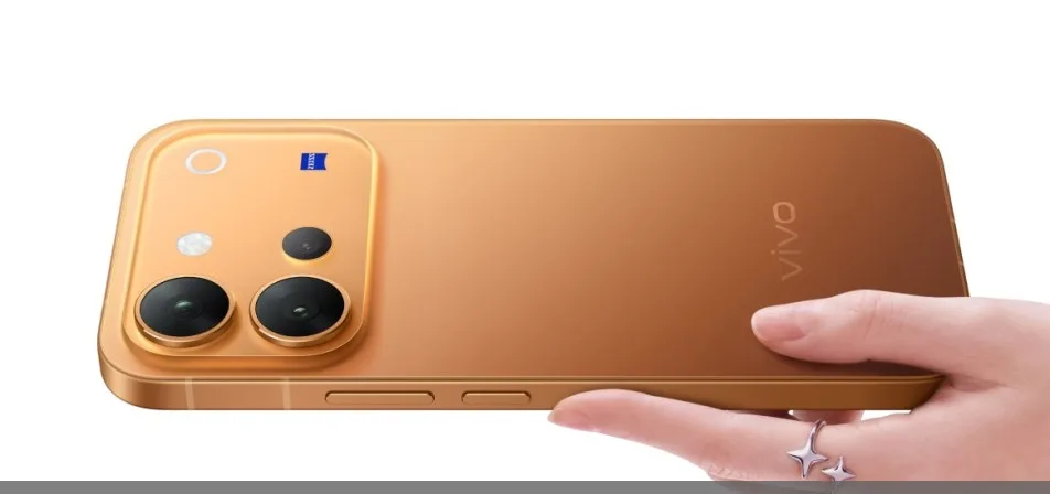 vivo V80 -älypuhelin, jonka lasisessa takakuoressa on kolmoiskamera