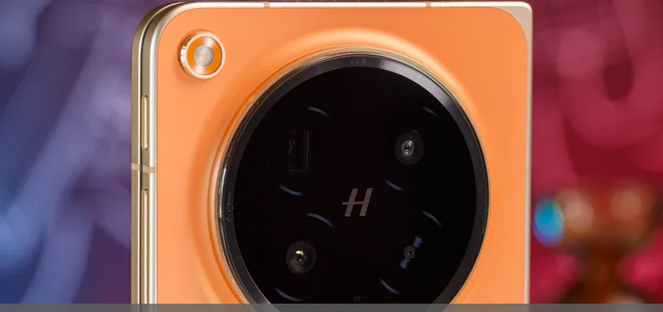 Rumored Oppo Find N7 foldable phone showing its inner display and camera system