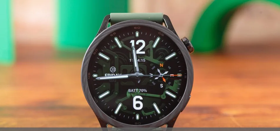 Jungle Green -värinen Xiaomi Watch S5 -älykello, jonka AMOLED-näyttö on näkyvissä