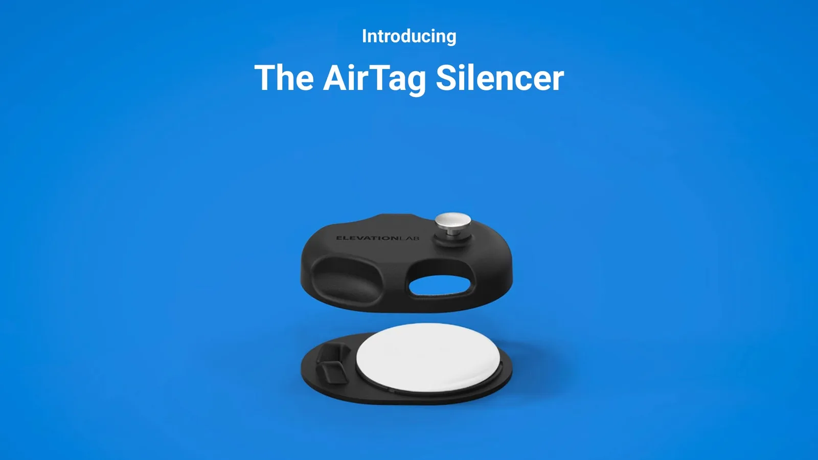 Accessoire AirTag Silencer d’Elevation Lab à côté d’un Apple AirTag