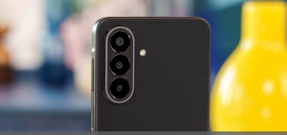 Samsung Galaxy A27- og A37-smarttelefoner som viser One UI 9-oppdateringen
