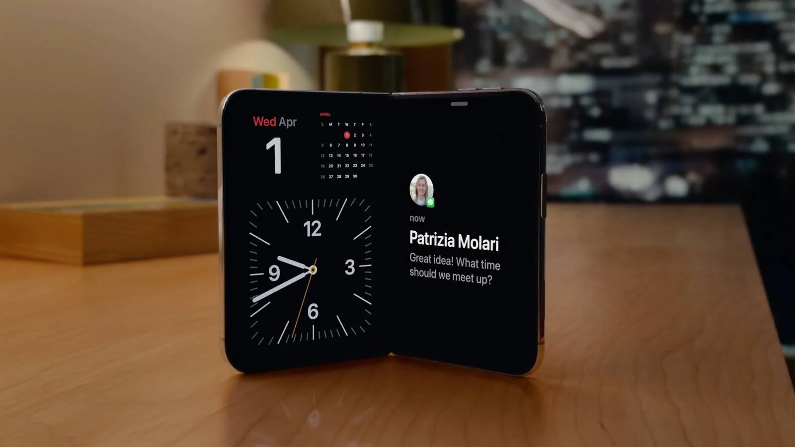 iPhone Duo visas upp inne i en Apple Store